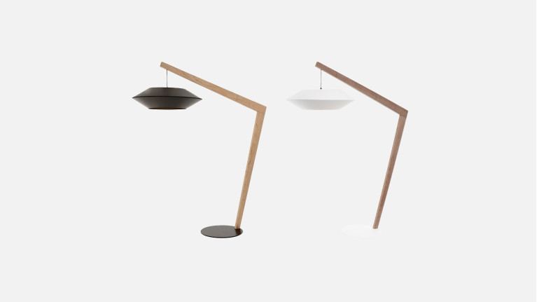 Lampadaire design aux lignes futuristes géométriques Ovni
