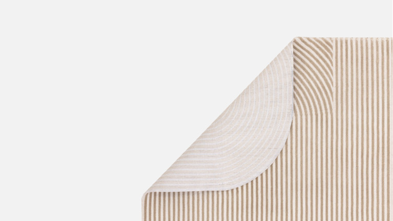 Tapis design aux lignes pures, forme graphique, Kuza Shape