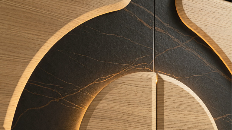 Meuble haut LOTUS | Un halo de lumière dans un écrin de bois