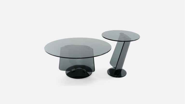 Bout de canapé MIRAGGIO | Design en verre courbé fumé
