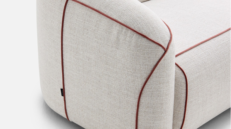 Canapé 3 places MOON – Esprit couture en tissu, passepoil au choix