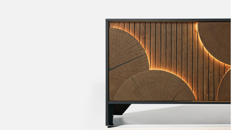 Buffet NEO EQUINOXE – Placage chêne, motifs rondins et éclairage LED