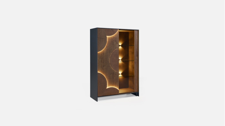 Vitrine NEO EQUINOXE – Placage chêne, étagères verre et éclairage LED