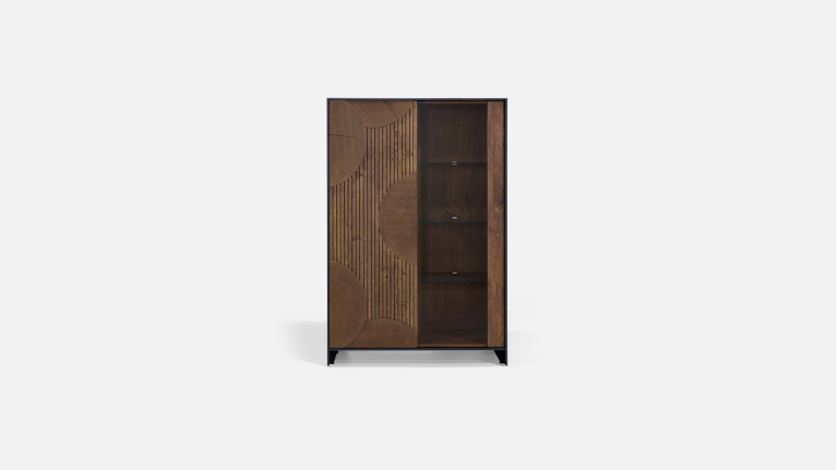 Vitrine NEO EQUINOXE – Placage chêne, étagères verre et éclairage LED