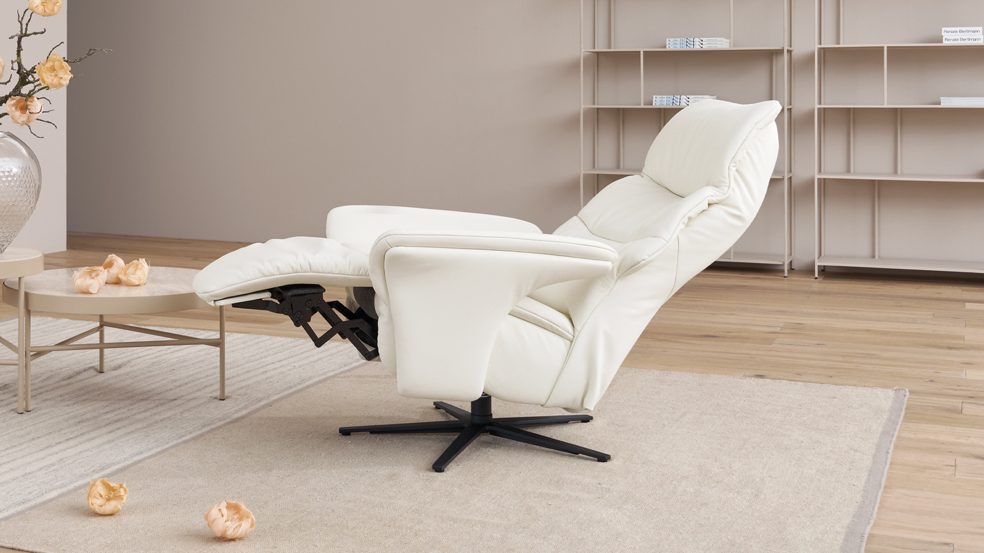 Fauteuil relaxation pivotant électrique Himolla ADELE