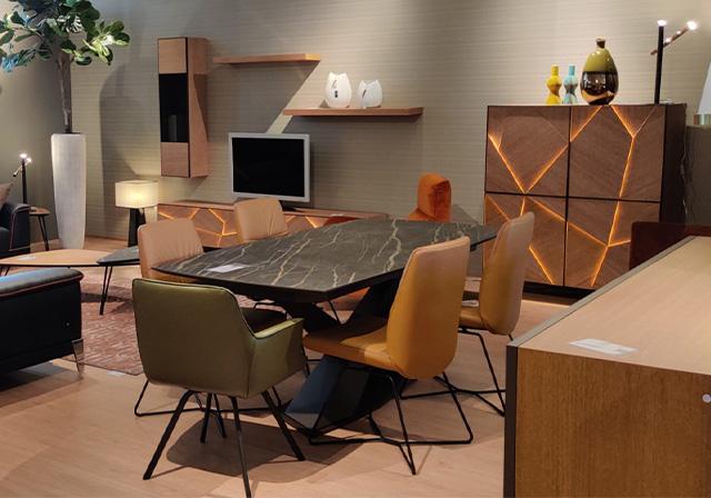 Retrouvez une sélection de tables fixes et extensibles en bois, laque et céramique à personnaliser à Quimper