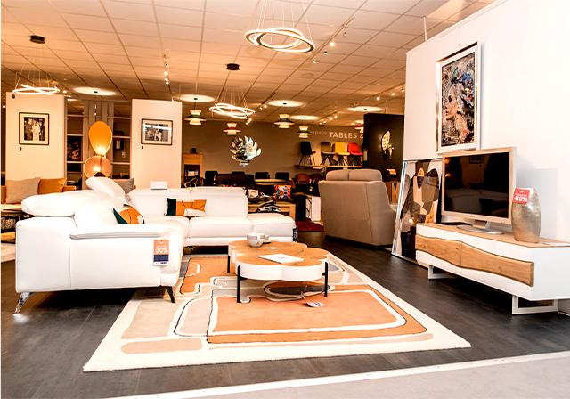 Salon design avec des canapés et tables basses haut de gamme dans votre magasin à Bruay-la-Buissière